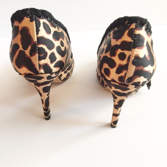 Betsey Johnson Nelson Leopard Print Pumps Size 8M - Picture 4 of 8